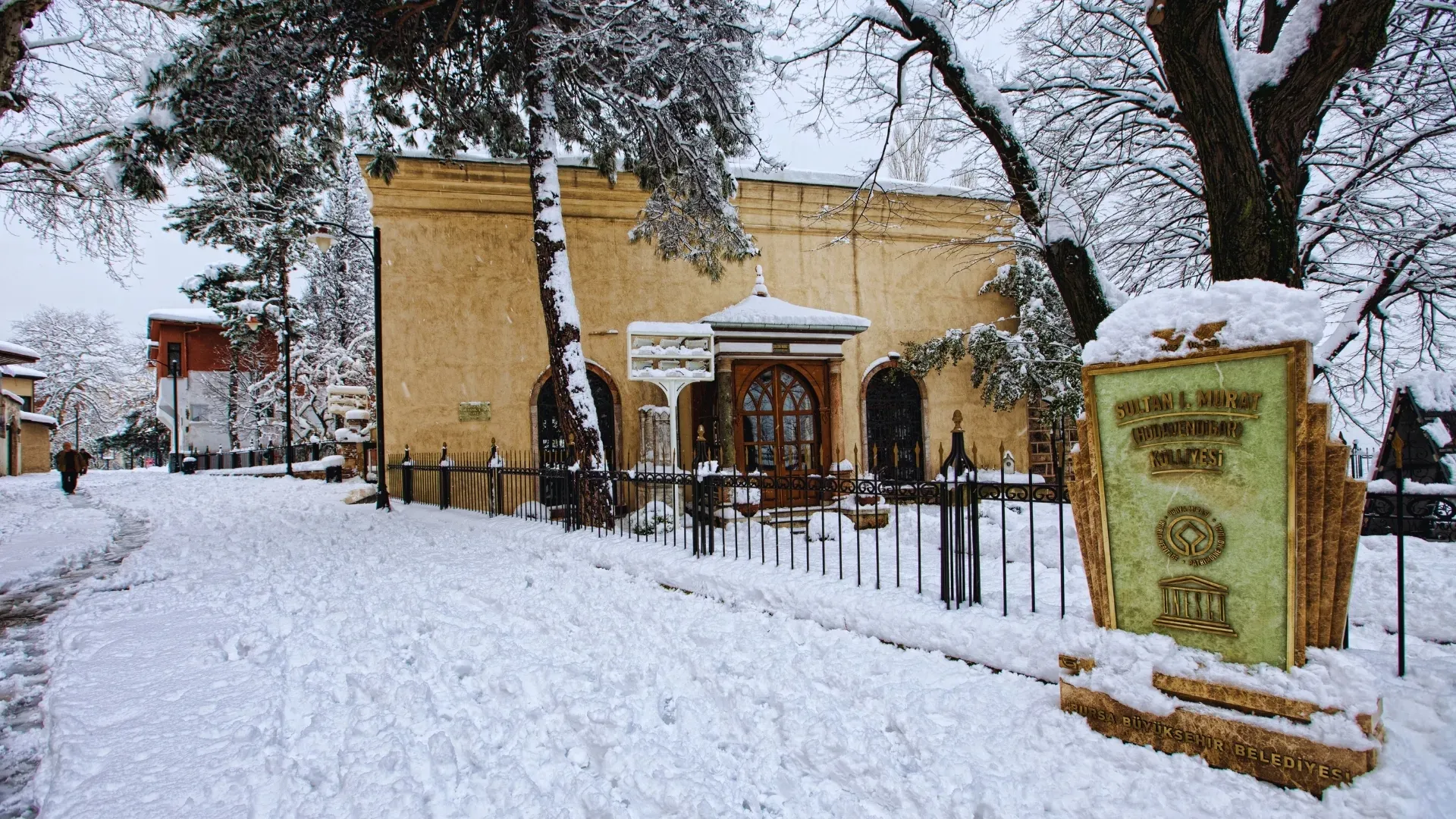 I. Murad Hüdavendigar Türbesi