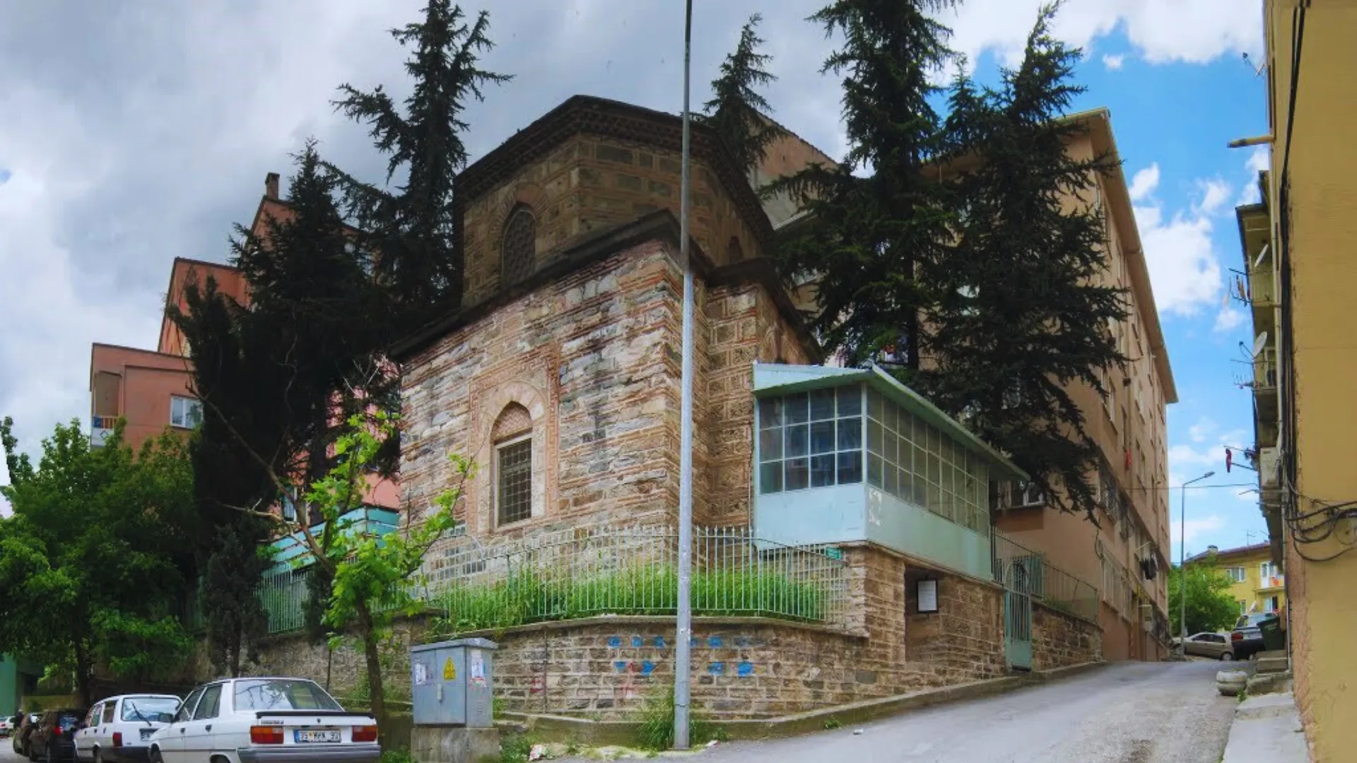 Abdüllatif Kutsi Türbesi