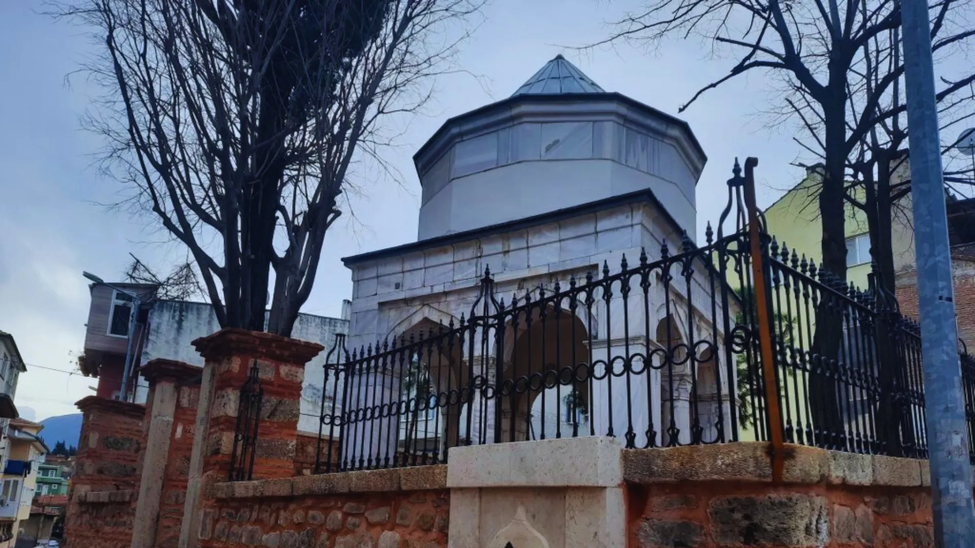 Devlet Hatun Türbesi