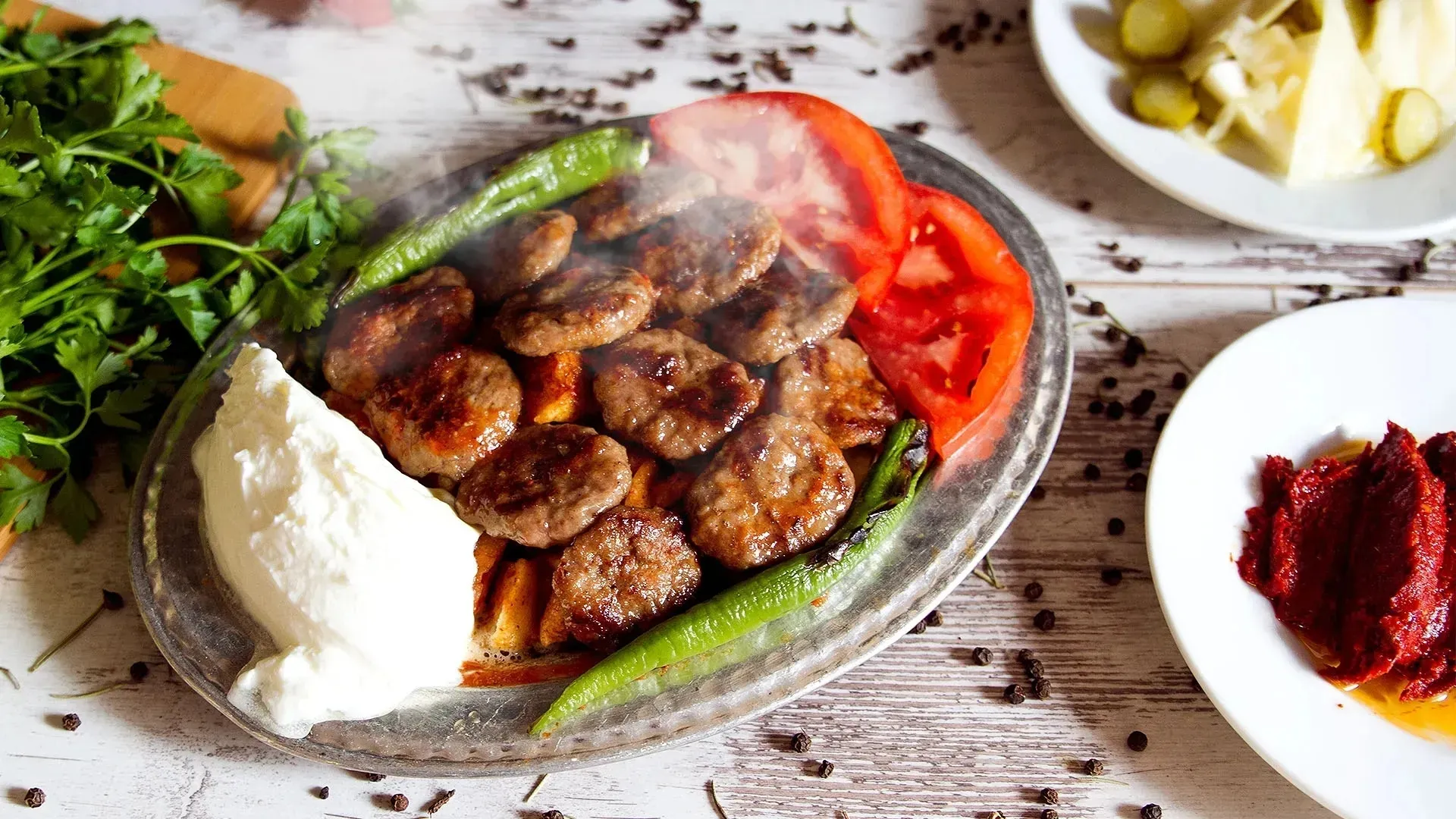 Yeşil Pideli Köfte Mahir Usta 1970 (Kayhan Çarşısı)