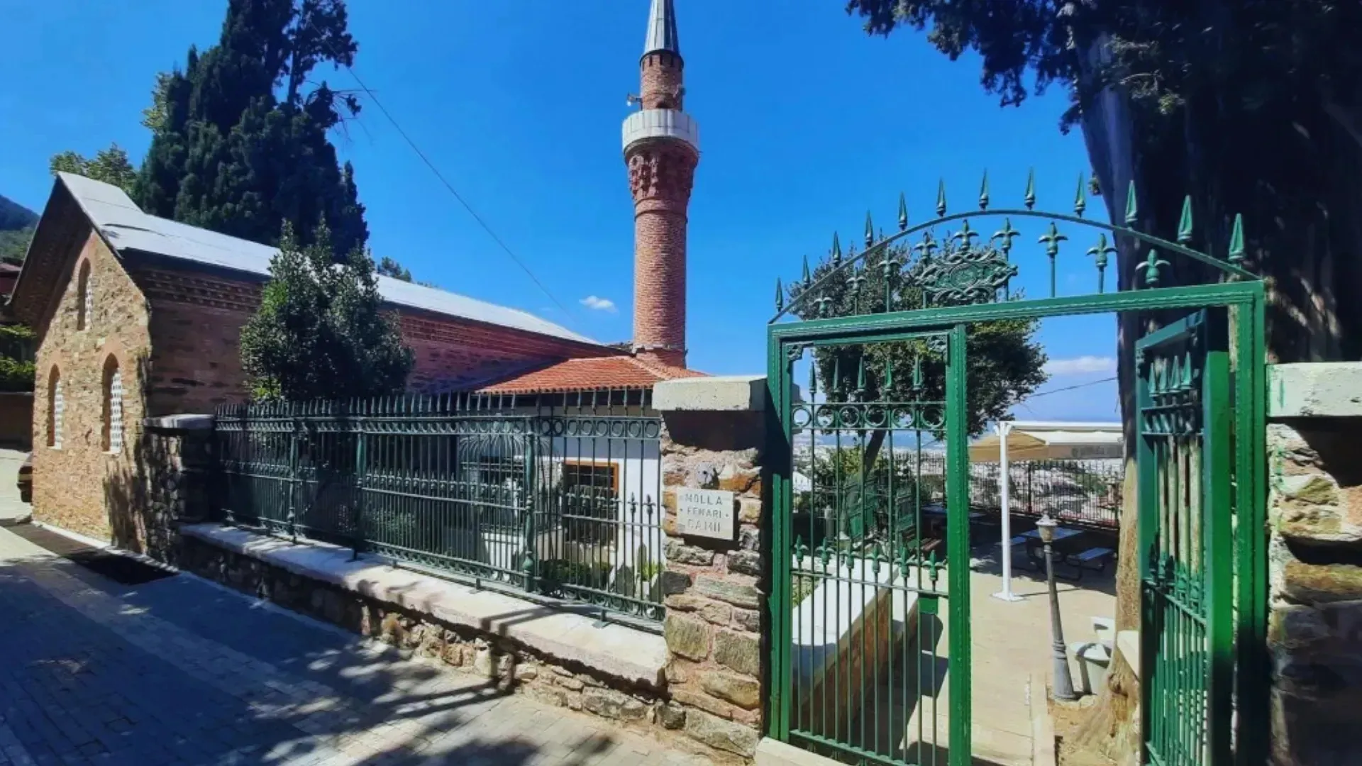 Molla Fenari Cami ve Türbesi