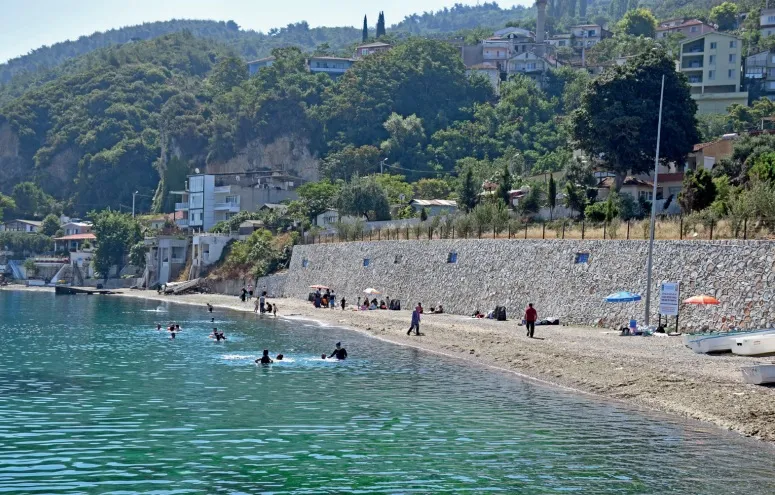 Altıntaş Halk Plajı